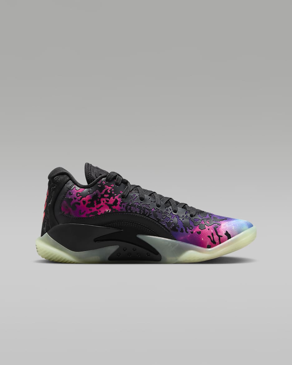 Zion 3 Big Kids Basketball Shoes. Nike